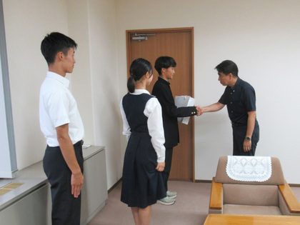 全国大会出場者3人と石井市長