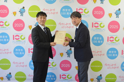 株式会社ダイエーの三宅基晴西近畿小型事業部長と柏木環境局長