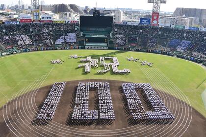 市制施行100周年を祝う人文字