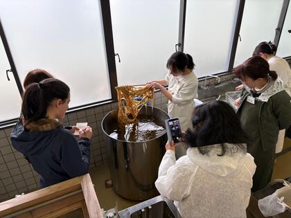 紙漉き教室の様子