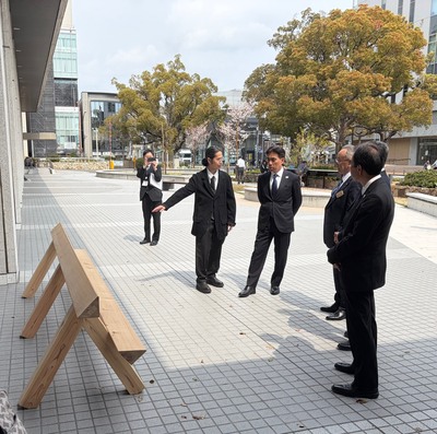 梼原町から寄贈されたベンチ
